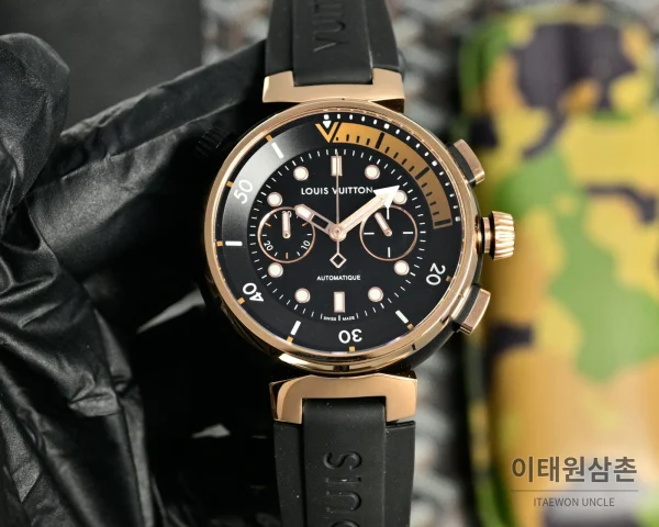 루이비통 다이버 오토매틱 44mm 블랙 다이얼