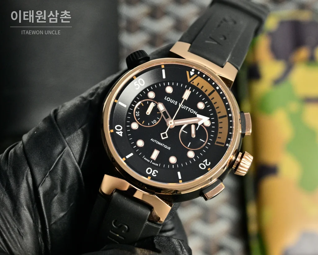 루이비통 다이버 오토매틱 44mm 블랙 다이얼