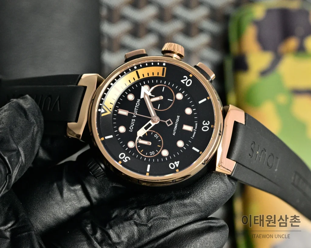 루이비통 다이버 오토매틱 44mm 블랙 다이얼