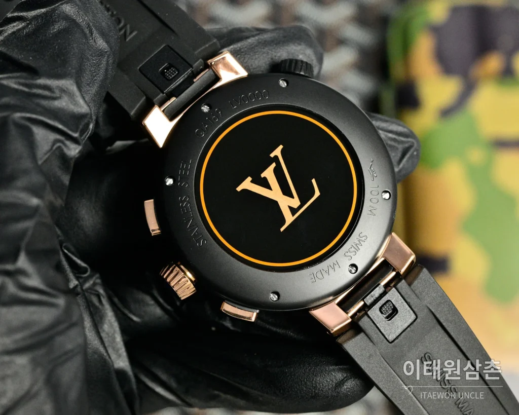 루이비통 다이버 오토매틱 44mm 블랙 다이얼