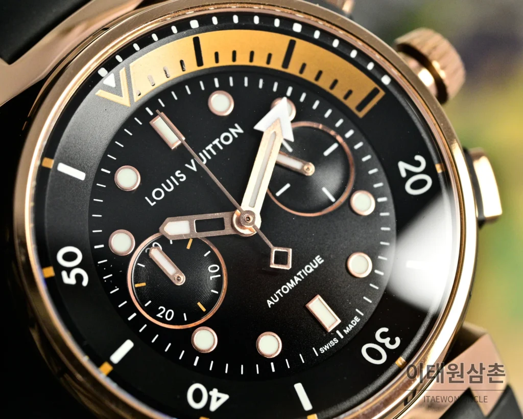 루이비통 다이버 오토매틱 44mm 블랙 다이얼