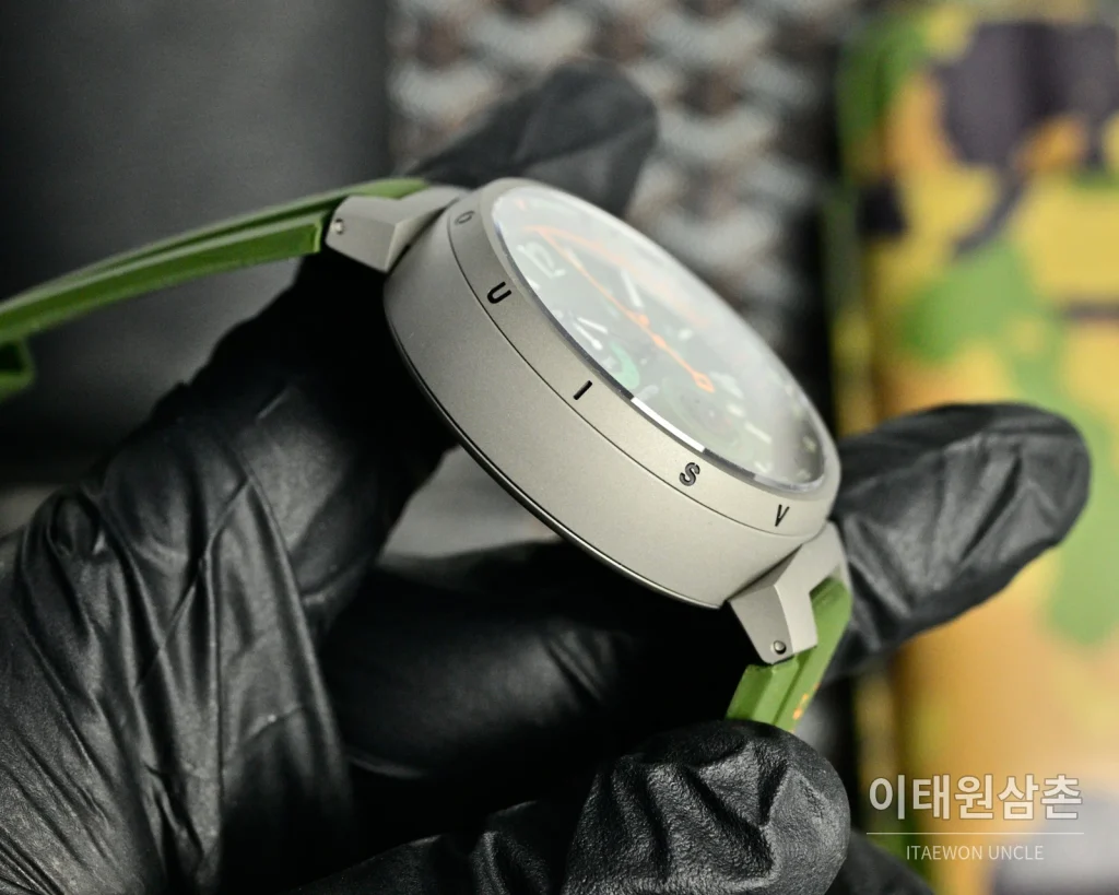 루이비통 포레스트 램 & 오션 웨일 오토매틱 44mm