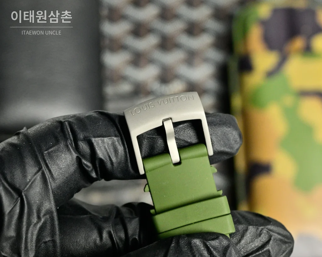 루이비통 포레스트 램 & 오션 웨일 오토매틱 44mm