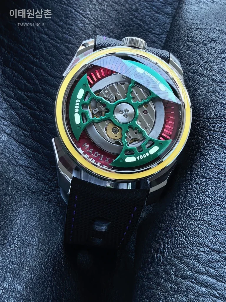 엠비앤에프 M.A.D.1S 사이드타임 대형로터 퍼플 오토매틱 42mm 스켈레톤 다이얼 블랙 러버 스트랩 옐로우 베젤
