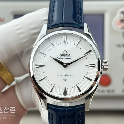 오메가 컨스텔레이션 오토매틱 39.4mm 화이트 다이얼 네이비 가죽 스트랩 오메가 컨스텔레이션 오토매틱 39.4mm 화이트 다이얼 네이비 가죽 스트랩