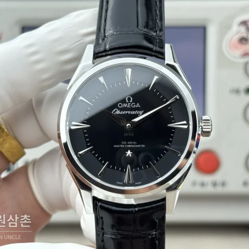 오메가 컨스텔레이션 오토매틱 39.4mm 블랙 다이얼 블랙 가죽 스트랩 오메가 컨스텔레이션 오토매틱 39.4mm 블랙 다이얼 블랙 가죽 스트랩