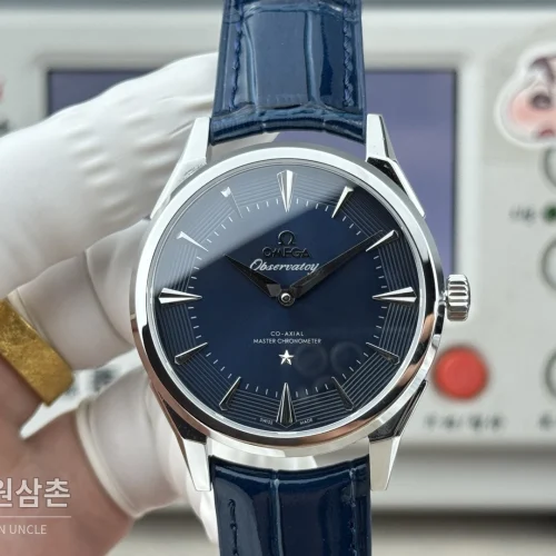 오메가 컨스텔레이션 오토매틱 39.4mm 네이비 다이얼 네이비 가죽 스트랩 오메가 컨스텔레이션 오토매틱 39.4mm 네이비 다이얼 네이비 가죽 스트랩