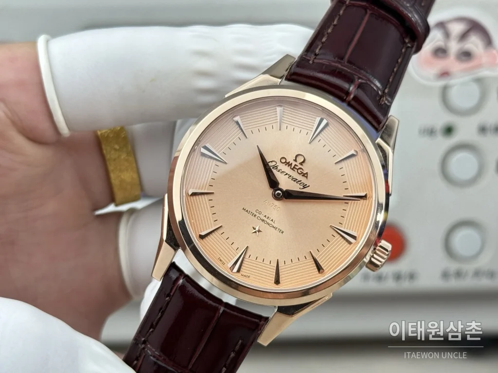 오메가 컨스텔레이션 오토매틱 39.4mm 네이비 블루 버건디 가죽 스트랩