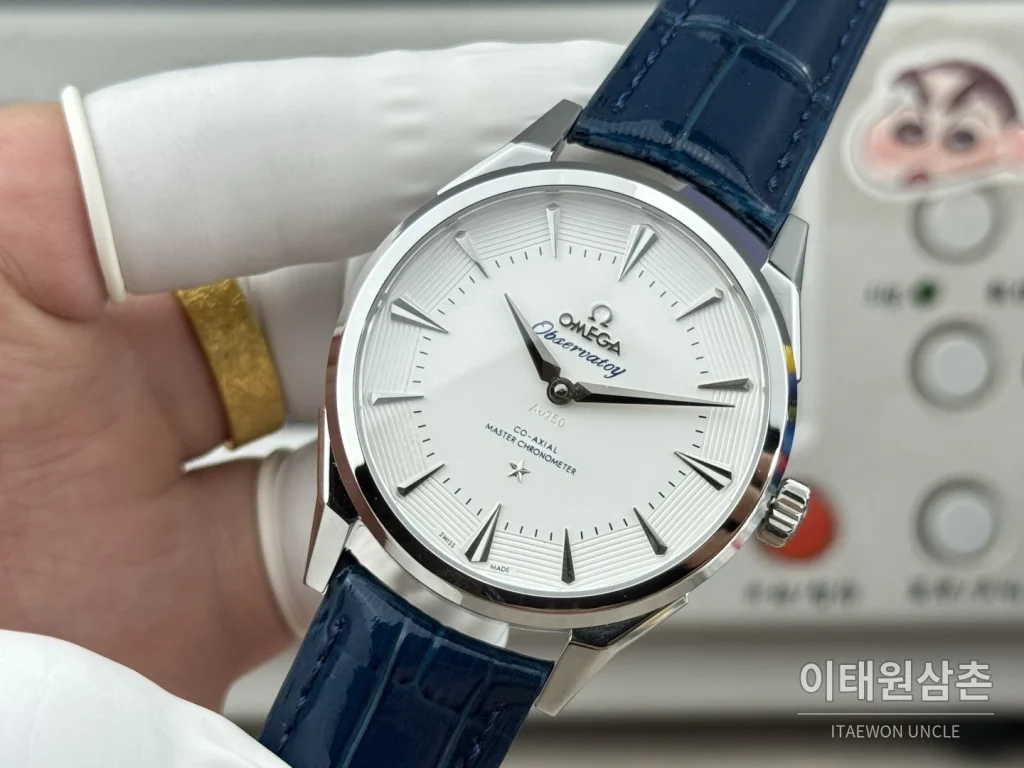 오메가 컨스텔레이션 오토매틱 39.4mm 화이트 다이얼 네이비 가죽 스트랩
