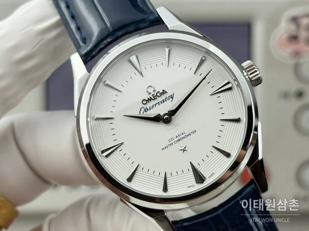 오메가 컨스텔레이션 오토매틱 39.4mm 화이트 다이얼 네이비 가죽 스트랩