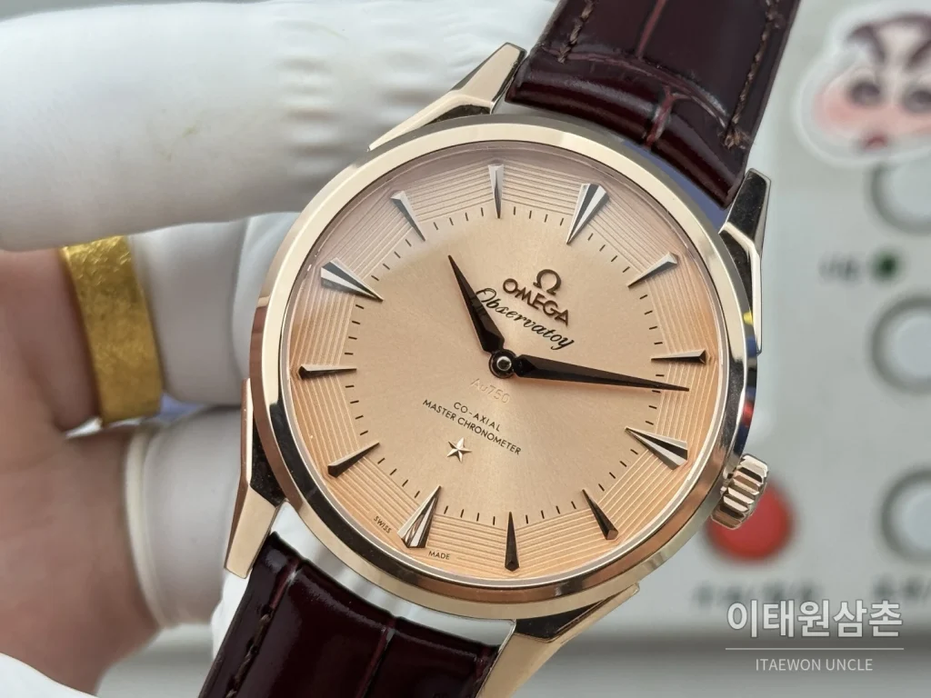 오메가 컨스텔레이션 오토매틱 39.4mm 네이비 블루 버건디 가죽 스트랩