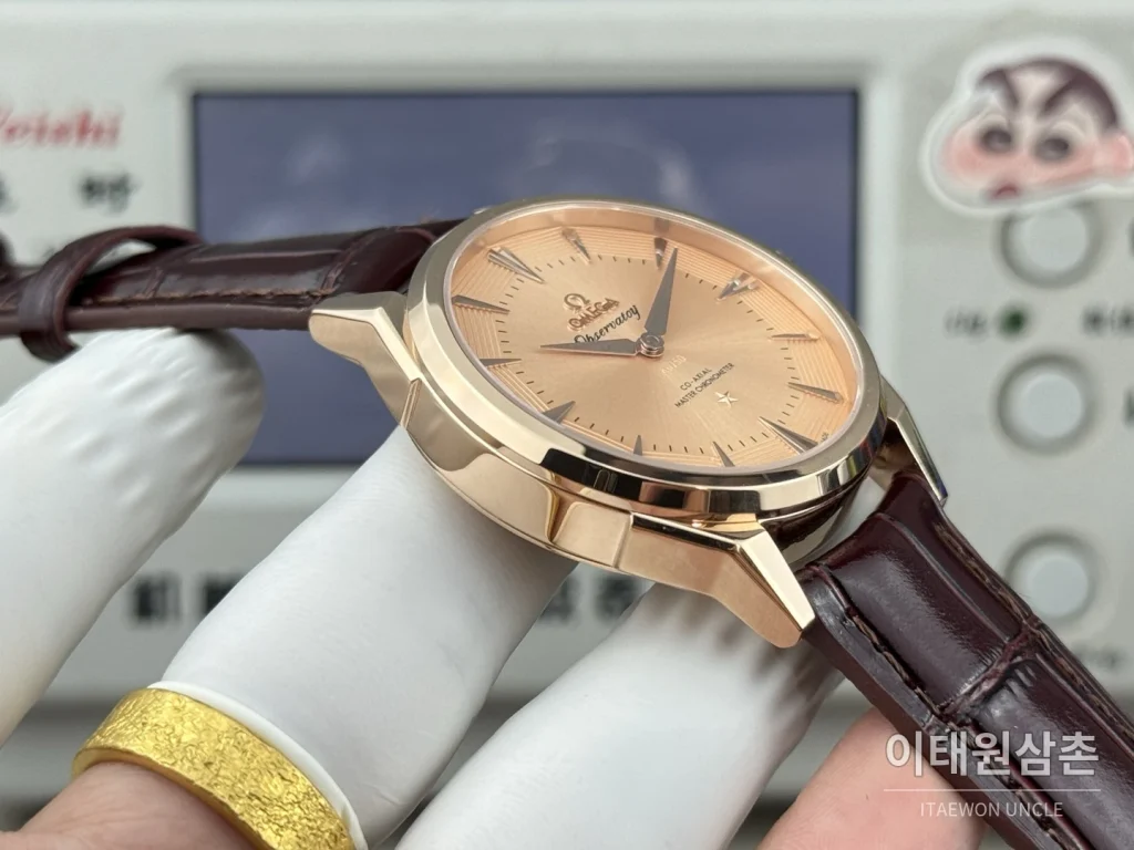 오메가 컨스텔레이션 오토매틱 39.4mm 네이비 블루 버건디 가죽 스트랩