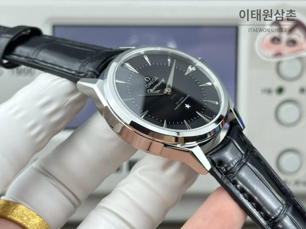 오메가 컨스텔레이션 오토매틱 39.4mm 블랙 다이얼 블랙 가죽 스트랩