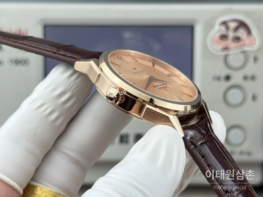 오메가 컨스텔레이션 오토매틱 39.4mm 네이비 블루 버건디 가죽 스트랩