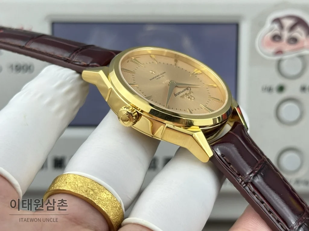 오메가 컨스텔레이션 오토매틱 39.4mm 샴페인 다이얼 버건디 가죽 스트랩 골드 케이스