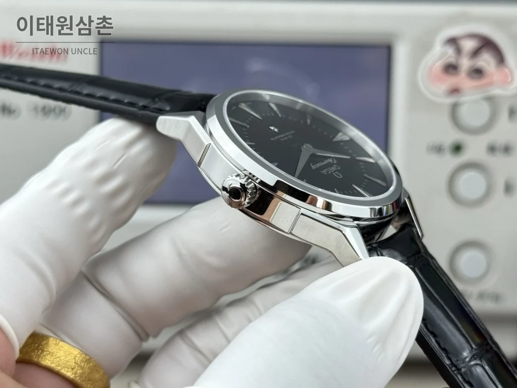 오메가 컨스텔레이션 오토매틱 39.4mm 블랙 다이얼 블랙 가죽 스트랩