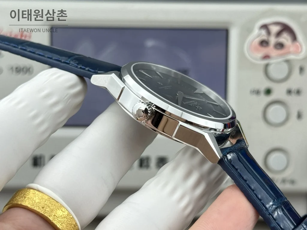 오메가 컨스텔레이션 오토매틱 39.4mm 네이비 다이얼 네이비 가죽 스트랩