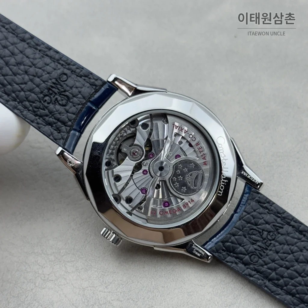 오메가 컨스텔레이션 오토매틱 39.4mm 화이트 다이얼 네이비 가죽 스트랩