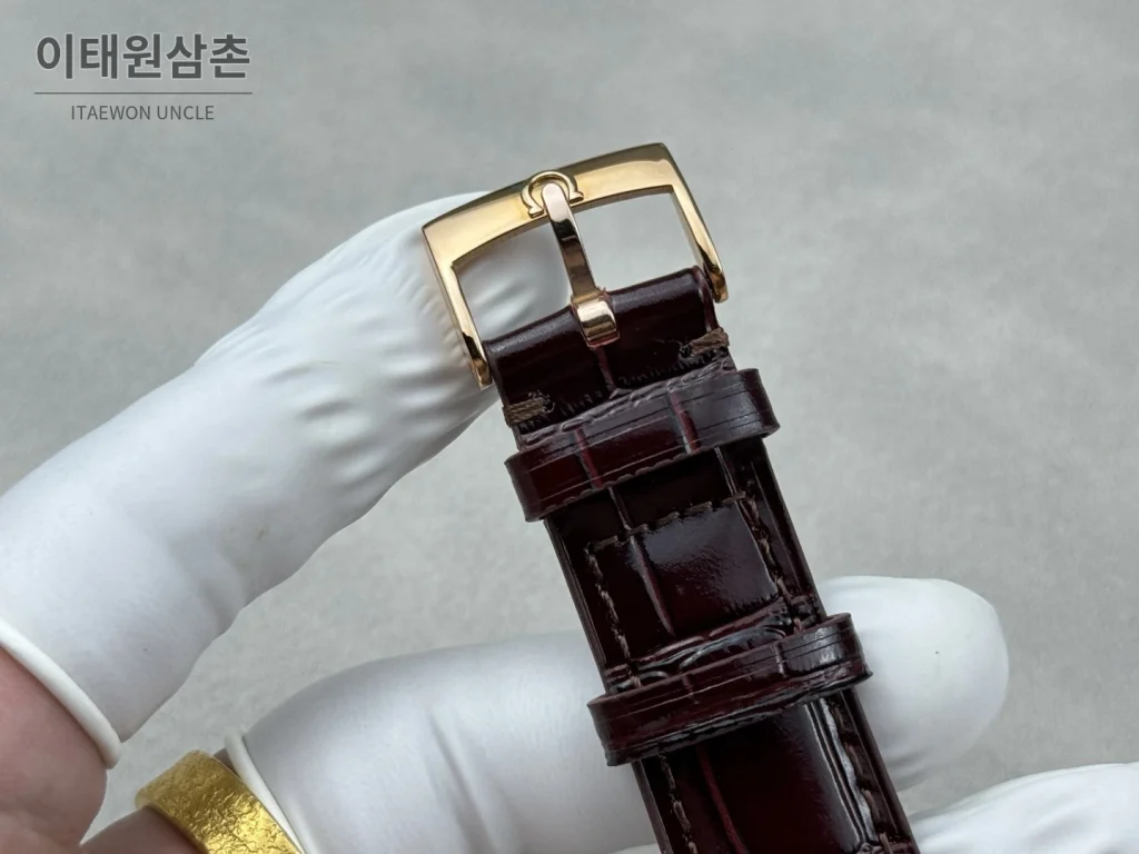 오메가 컨스텔레이션 오토매틱 39.4mm 네이비 블루 버건디 가죽 스트랩