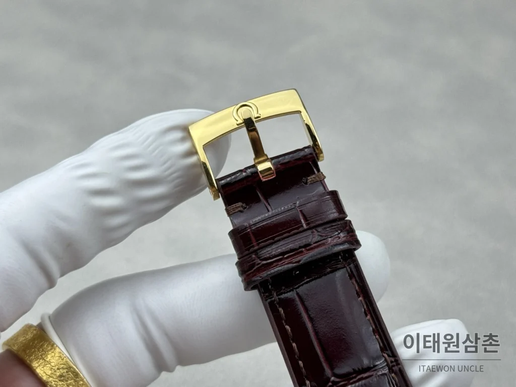 오메가 컨스텔레이션 오토매틱 39.4mm 샴페인 다이얼 버건디 가죽 스트랩 골드 케이스