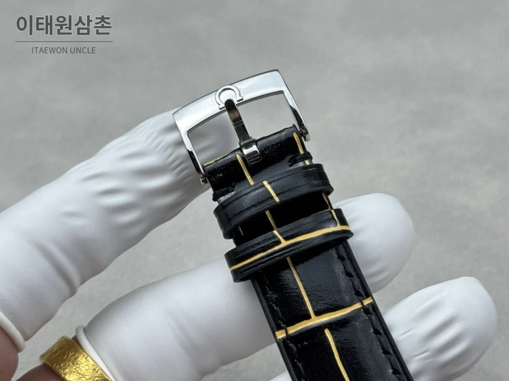 오메가 컨스텔레이션 오토매틱 39.4mm 샴페인 다이얼 블랙 가죽 스트랩