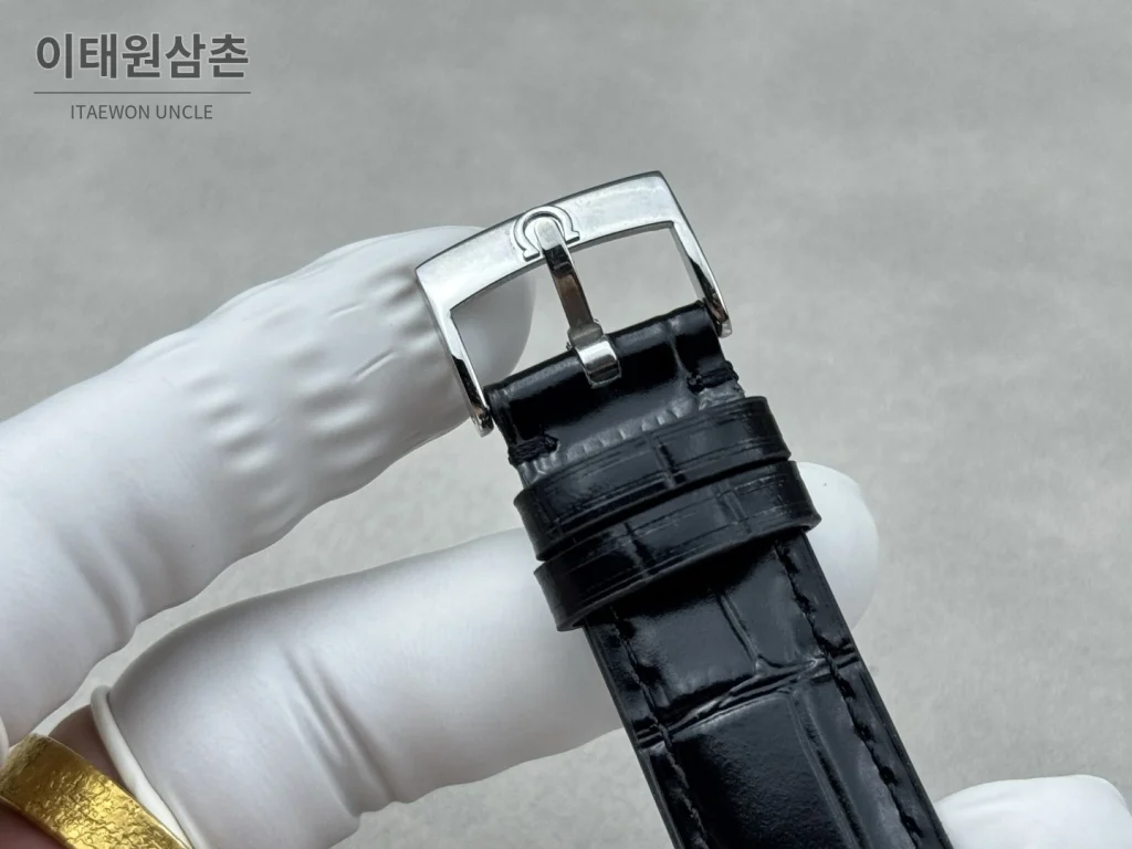 오메가 컨스텔레이션 오토매틱 39.4mm 블랙 다이얼 블랙 가죽 스트랩