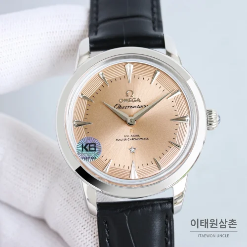 오메가 컨스텔레이션 오토매틱 40mm 샴페인 다이얼 블랙 가죽 스트랩 오메가 컨스텔레이션 오토매틱 40mm 샴페인 다이얼 블랙 가죽 스트랩