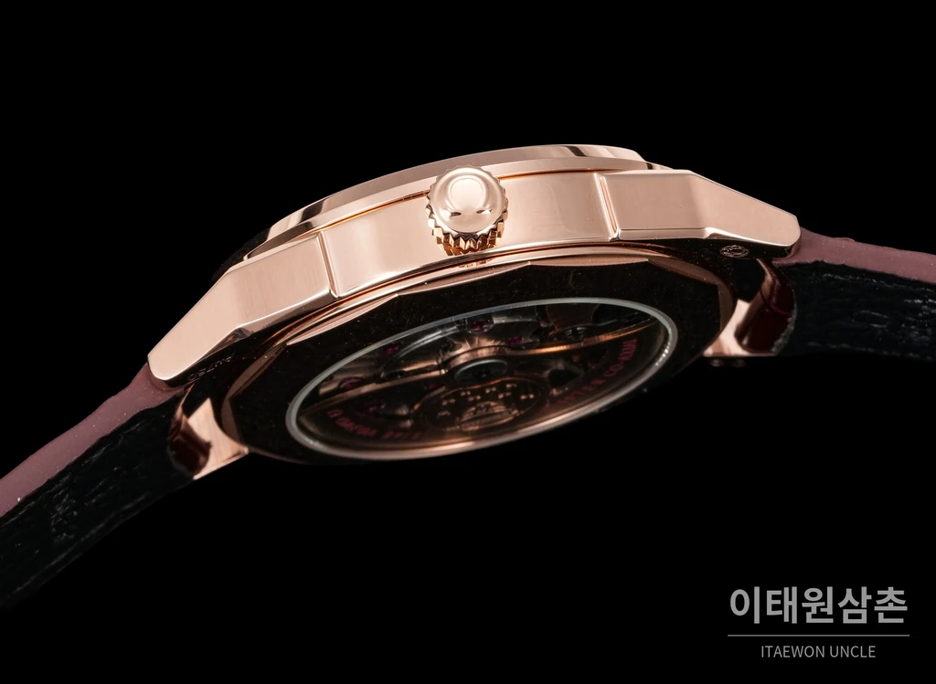 오메가 컨스텔레이션 파이팬 로즈골드 톤 버건디 스트랩 시계