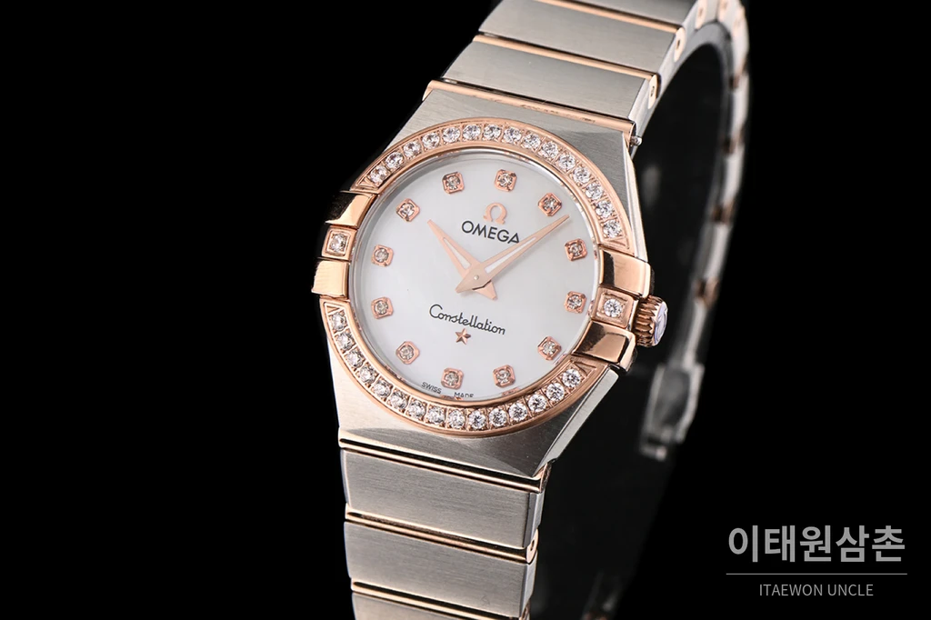 오메가 컨스텔레이션 4세대 로즈골드 투톤 다이아 세팅 베젤 화이트 자개 다이얼 쿼츠 시계 27mm