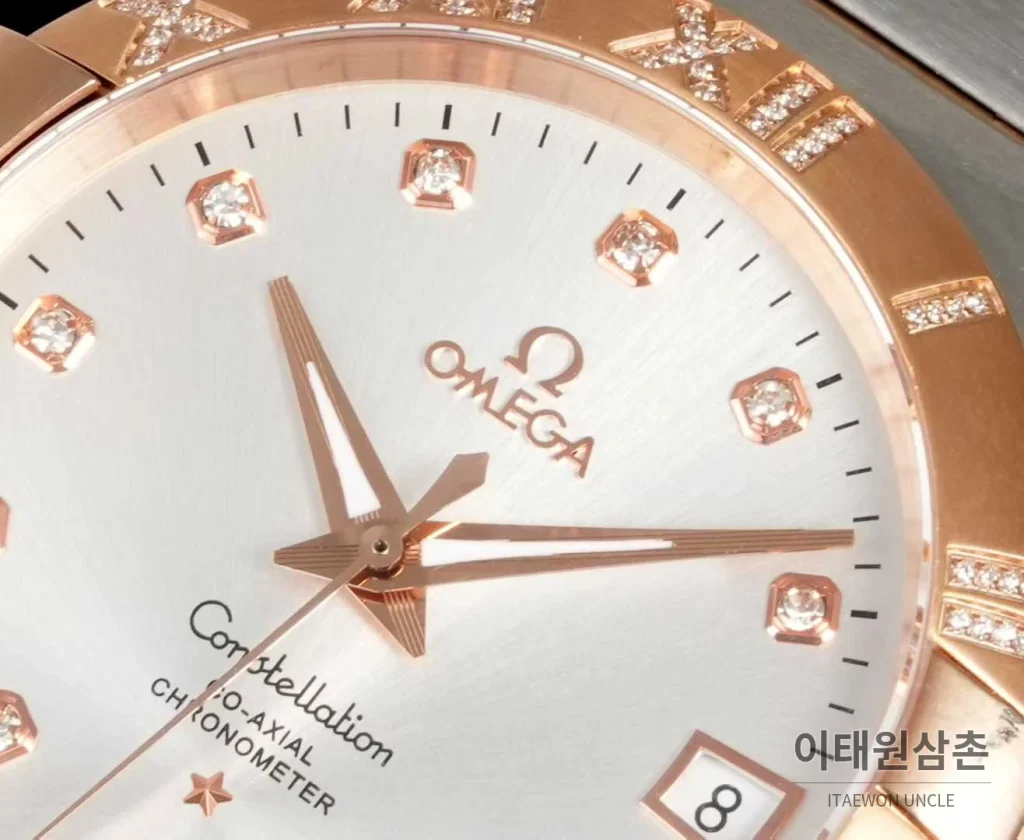 오메가 컨스텔레이션 스틸 골드톤 다이아몬드 로만베젤 데이트 오토매틱 38mm 골드 / 실버 투톤 브레이슬릿