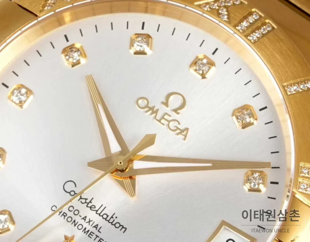 오메가 컨스텔레이션 스틸 골드톤 다이아몬드 로만베젤 데이트 오토매틱 38mm 골드 / 실버 골드 브레이슬릿