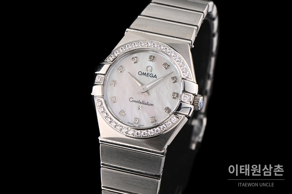 오메가 컨스텔레이션 4세대 실버 스틸 다이아 세팅 베젤 화이트 자개 스톤 인덱스 쿼츠 시계 27mm