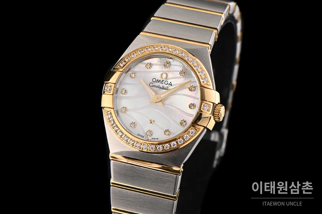 오메가 컨스텔레이션 4세대 옐로우골드 투톤 다이아 세팅 베젤 화이트 웨이브 다이얼 쿼츠 시계 27mm