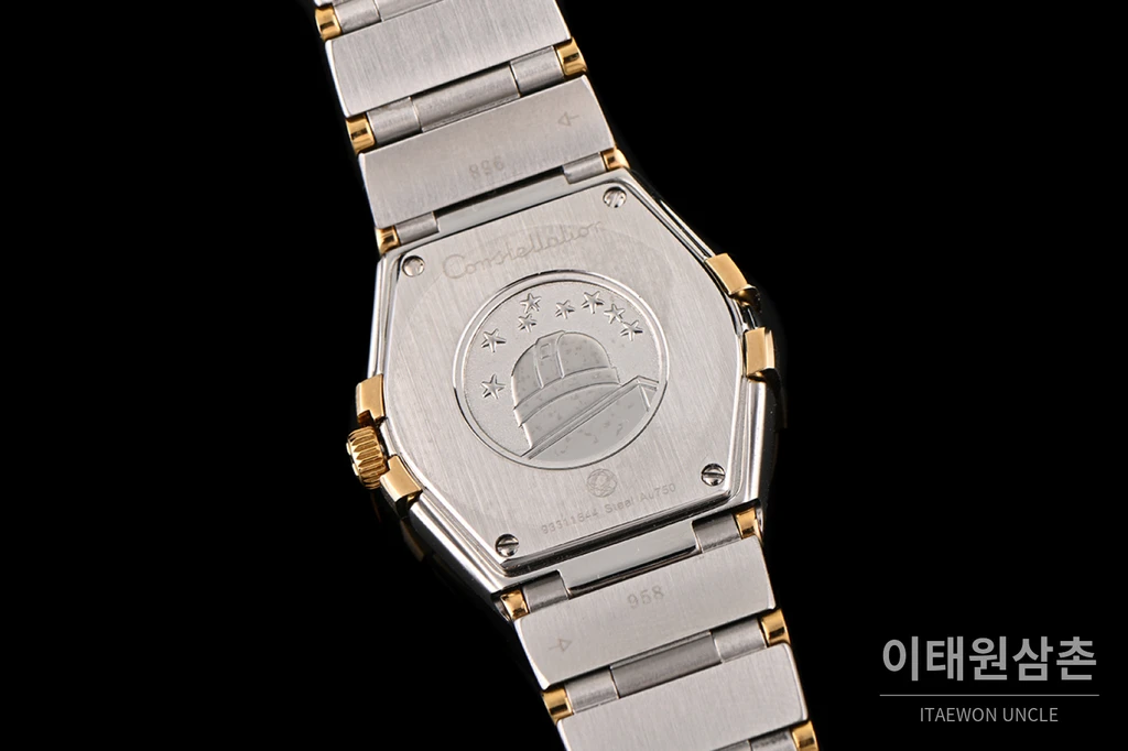 오메가 컨스텔레이션 4세대 옐로우골드 투톤 다이아 세팅 베젤 화이트 자개 다이얼 쿼츠 시계 27mm
