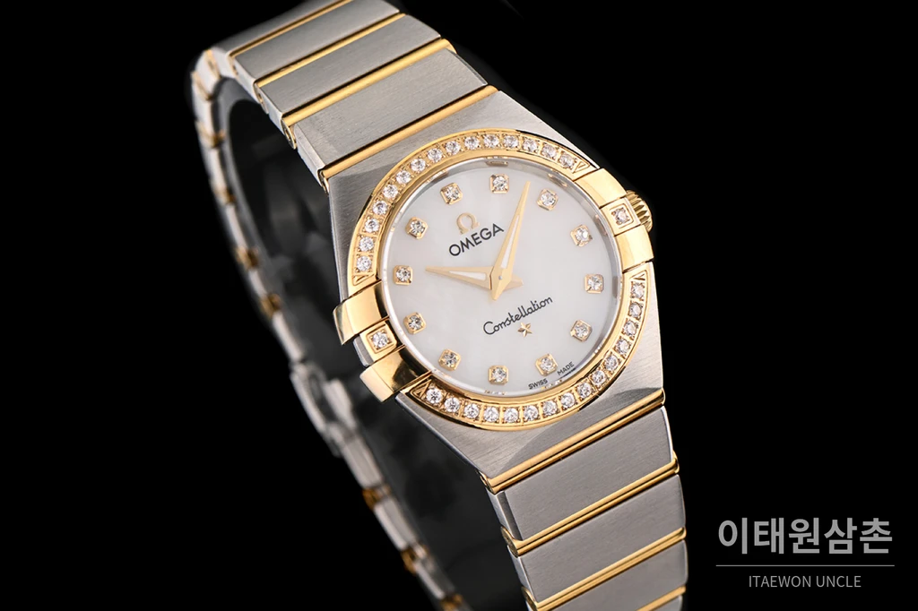 오메가 컨스텔레이션 4세대 옐로우골드 투톤 다이아 세팅 베젤 화이트 자개 다이얼 쿼츠 시계 27mm