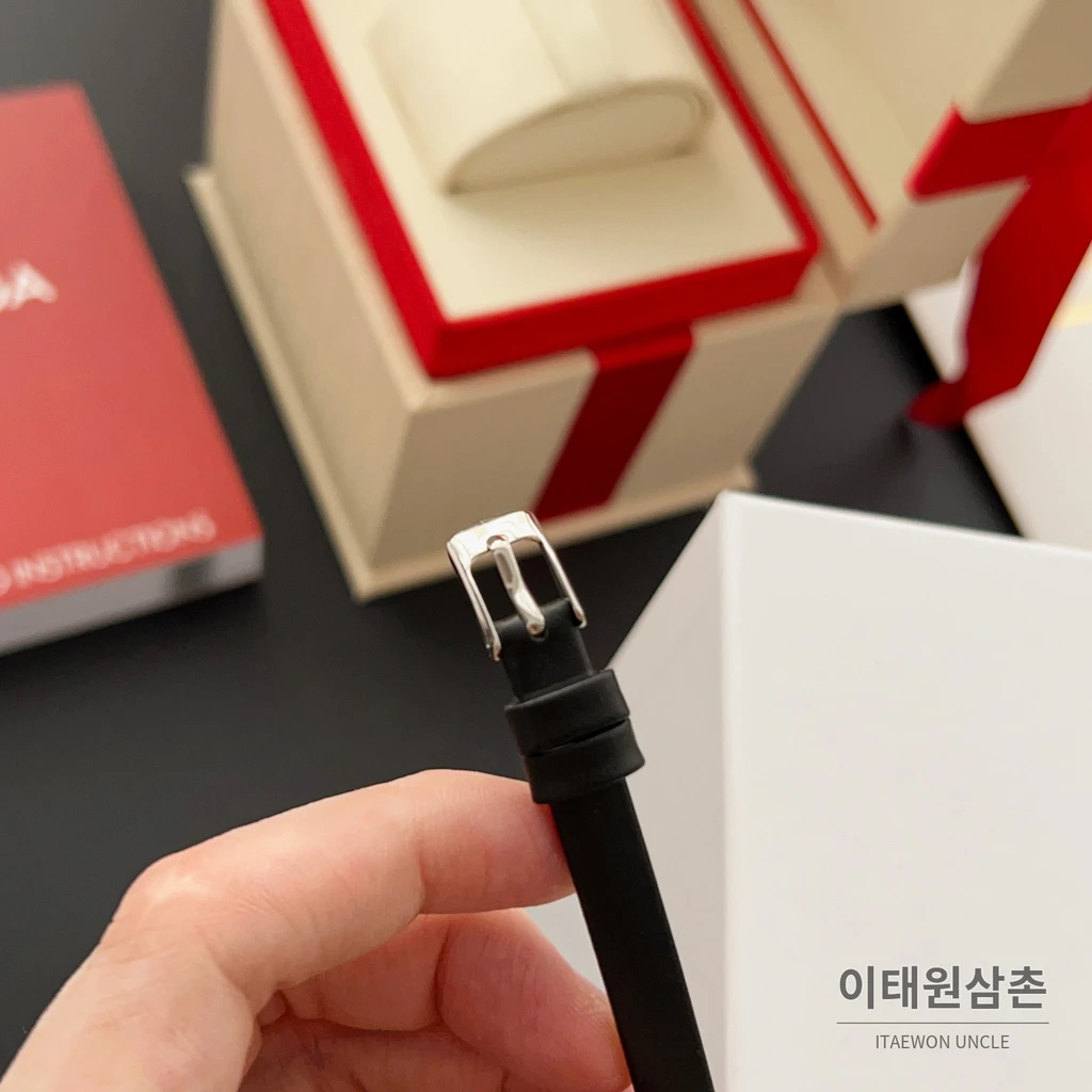 오메가 드빌 칼레이도스코프 다이아몬드컷 미니 여성시계 18.5mm 화이트 다이얼 블랙 가죽 스트랩