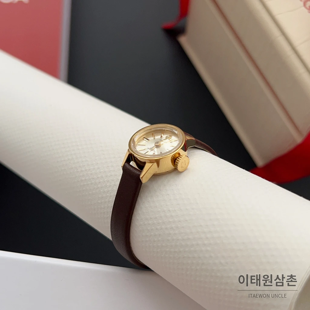 오메가 드빌 칼레이도스코프 다이아몬드컷 미니 여성시계 18.5mm 화이트 다이얼 브라운 가죽 스트랩 골드 베젤