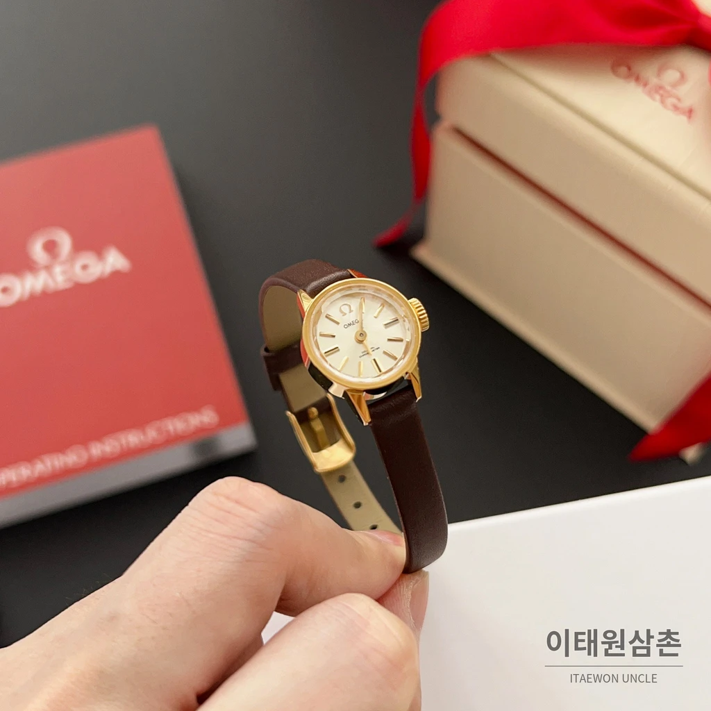 오메가 드빌 칼레이도스코프 다이아몬드컷 미니 여성시계 18.5mm 화이트 다이얼 브라운 가죽 스트랩 골드 베젤