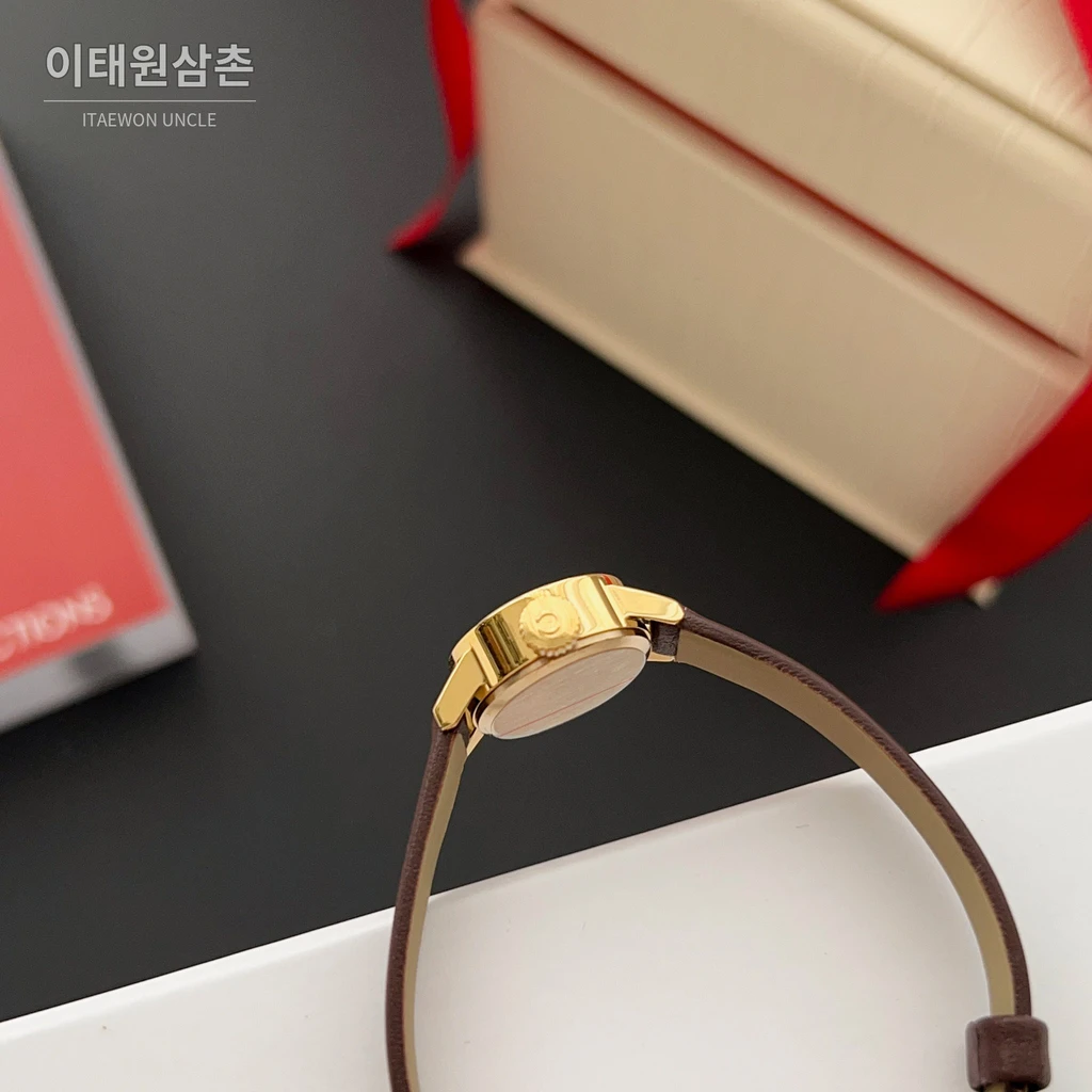 오메가 드빌 칼레이도스코프 다이아몬드컷 미니 여성시계 18.5mm 화이트 다이얼 브라운 가죽 스트랩 골드 베젤