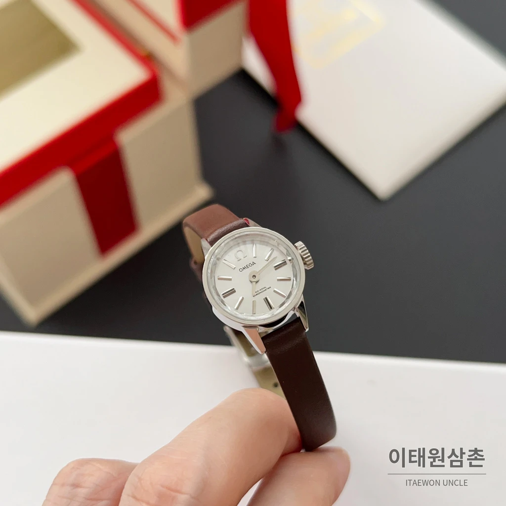 오메가 드빌 칼레이도스코프 다이아몬드컷 미니 여성시계 18.5mm 화이트 다이얼 브라운 가죽 스트랩