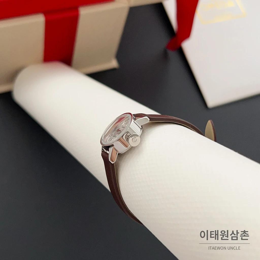 오메가 드빌 칼레이도스코프 다이아몬드컷 미니 여성시계 18.5mm 화이트 다이얼 브라운 가죽 스트랩