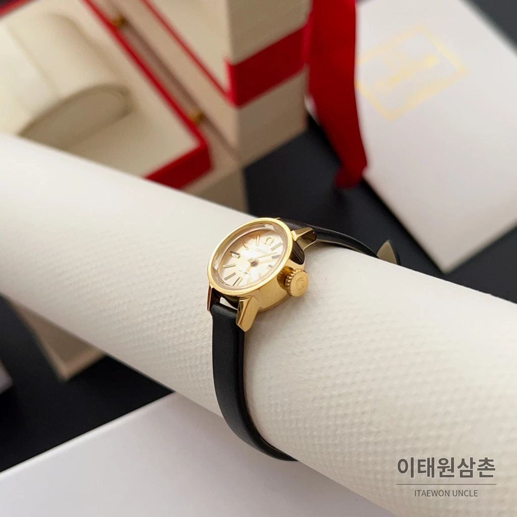 오메가 드빌 칼레이도스코프 다이아몬드컷 미니 여성시계 18.5mm 화이트 다이얼 블랙 가죽 스트랩 골드 베젤