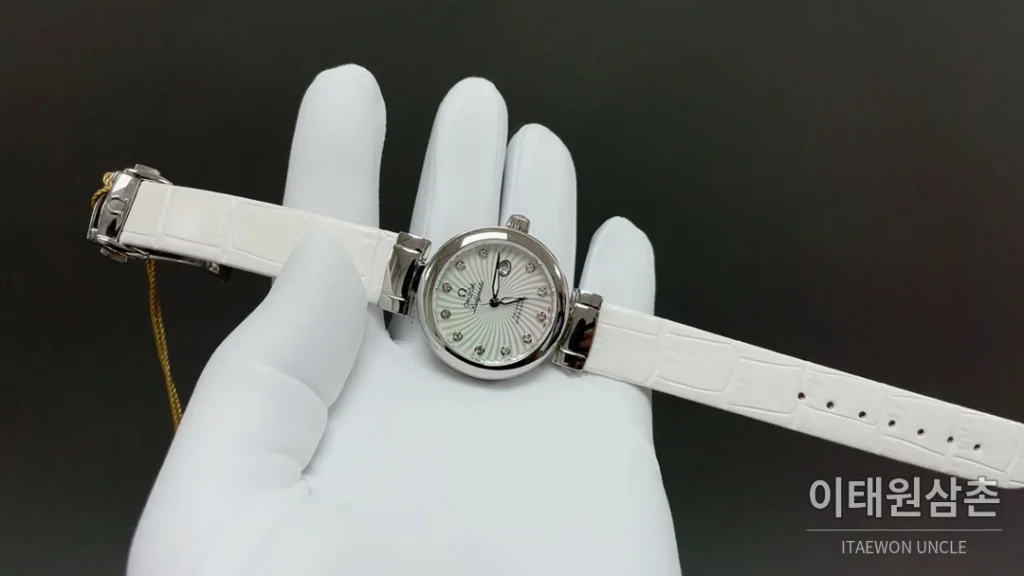 오메가 드빌 레이디매틱 실버베젤 블랙마더오브펄 오토매틱 34mm