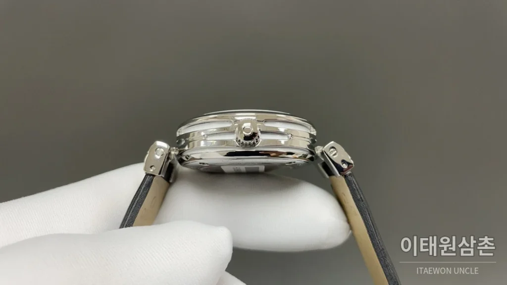 오메가 드빌 레이디매틱 실버베젤 블랙마더오브펄 오토매틱 34mm