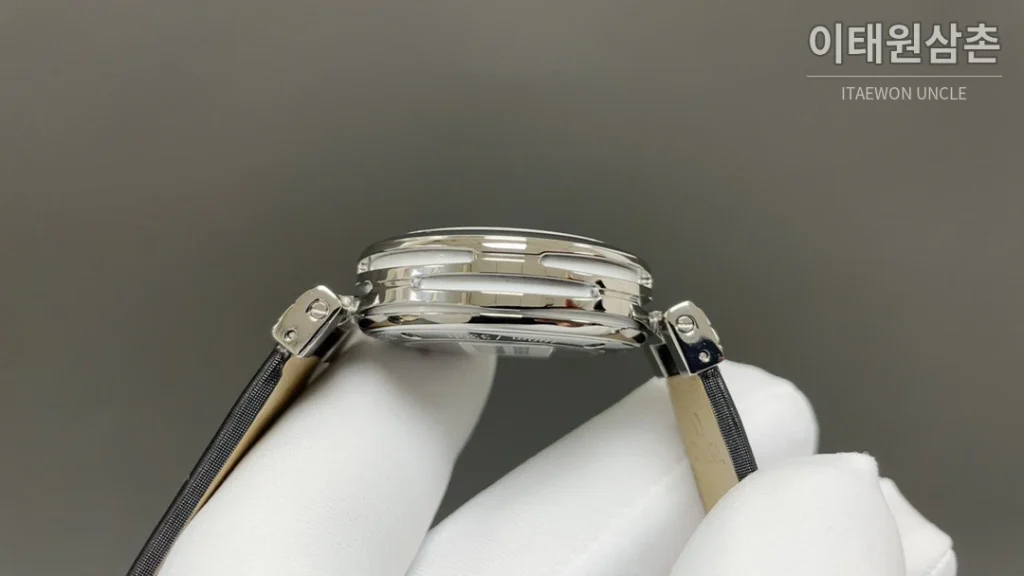 오메가 드빌 레이디매틱 실버베젤 블랙마더오브펄 오토매틱 34mm