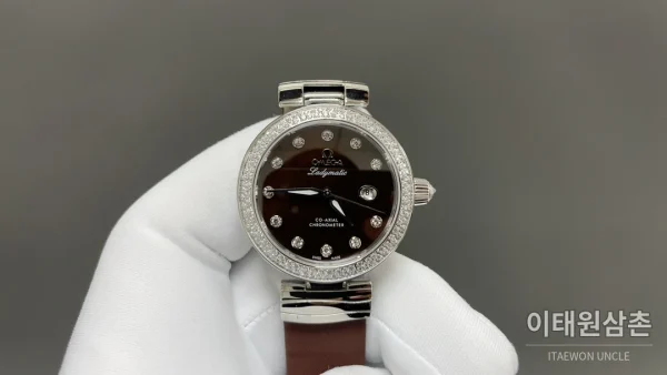 오메가 드빌 레이디매틱 실버베젤 브라운마더오브펄 오토매틱 34mm 자개 다이얼 브라운 가죽 스트랩