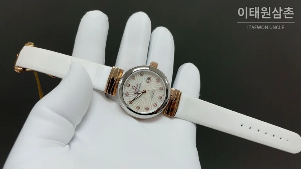 오메가 드빌 레이디매틱 실버베젤 브라운마더오브펄 오토매틱 34mm 브라운 다이얼 브라운 가죽 스트랩