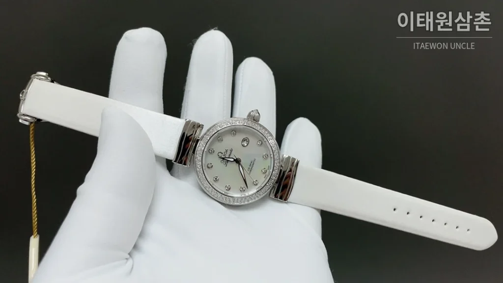 오메가 드빌 레이디매틱 실버베젤 브라운마더오브펄 오토매틱 34mm 자개 다이얼 브라운 가죽 스트랩