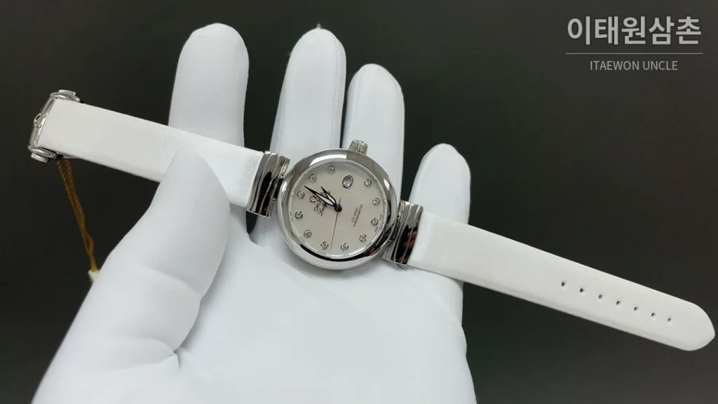 오메가 드빌 레이디매틱 실버베젤 브라운마더오브펄 오토매틱 34mm 브라운 다이얼 브라운 가죽 스트랩 (2)