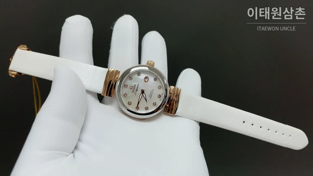 오메가 드빌 레이디매틱 실버베젤 브라운마더오브펄 오토매틱 34mm 브라운 다이얼 브라운 가죽 스트랩